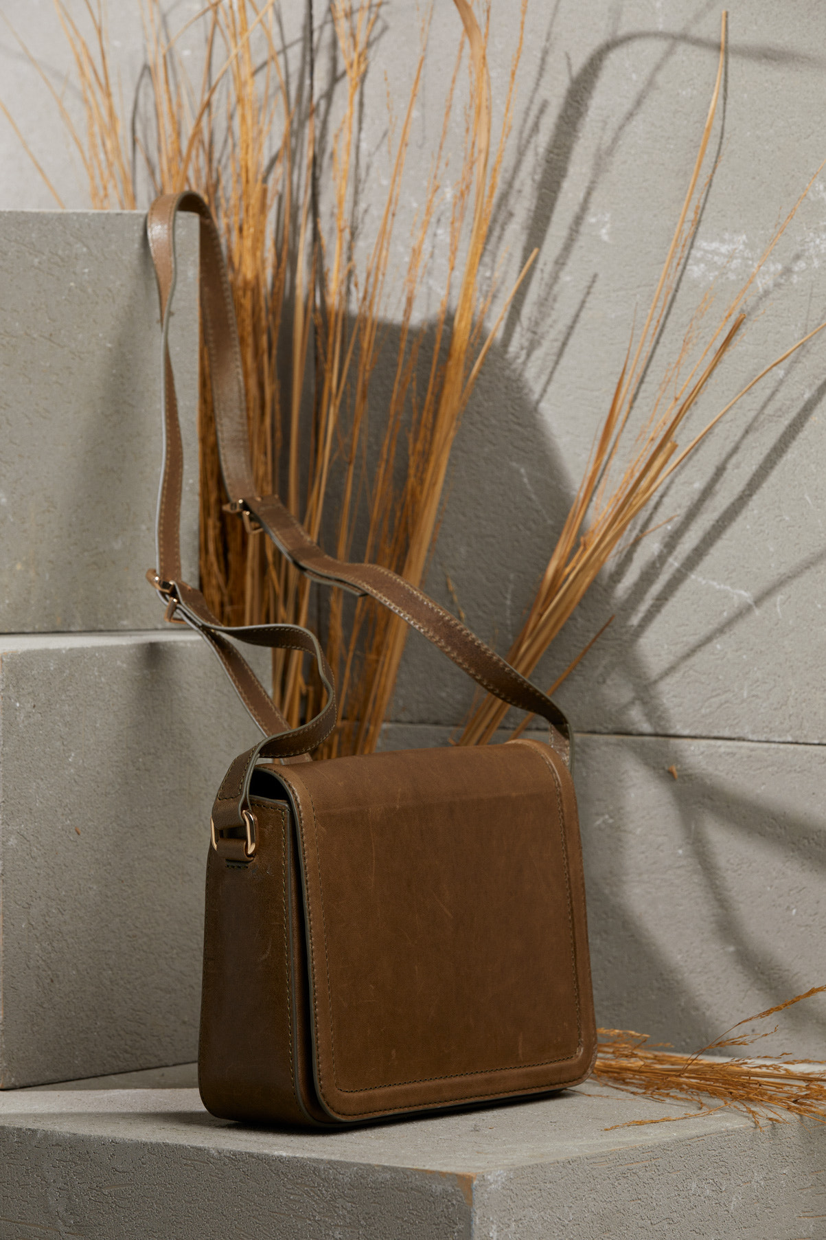 Ayarlanabilir Uzun Saplı Desenli Haki Çanta