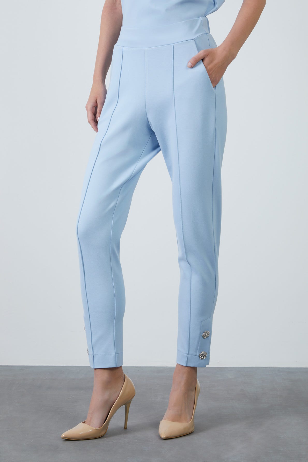 Paçası Düğme Detaylı Beli Lastikli Eşofman Altı