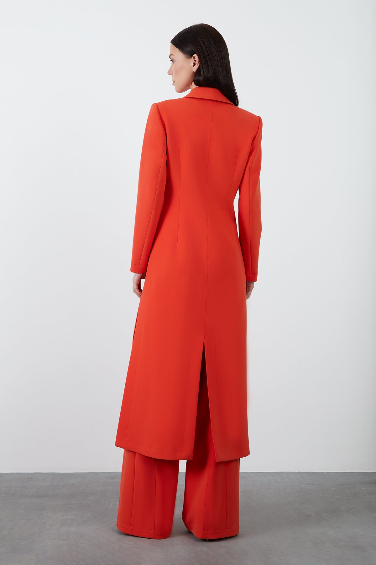 Yırtmaç Detaylı Uzun Ceket