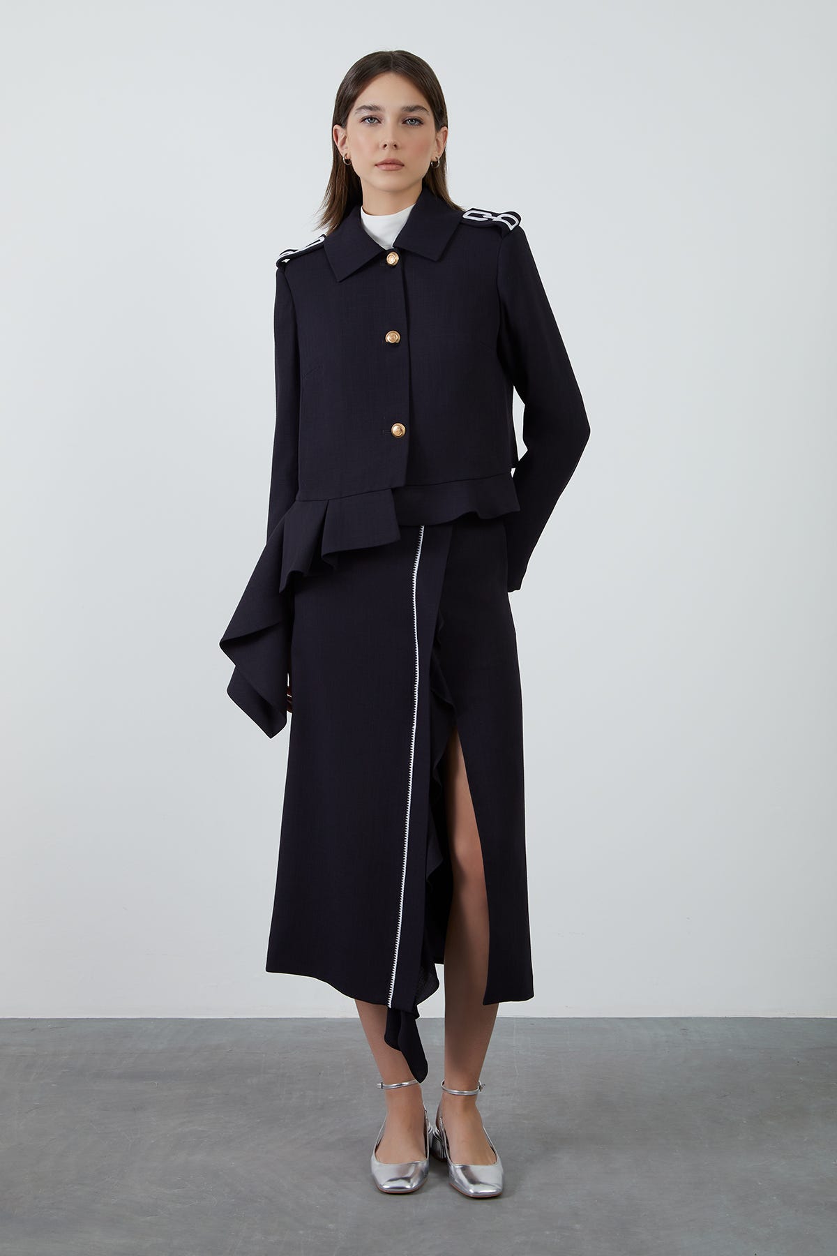 Apoletleri Nakış Detaylı Ceket