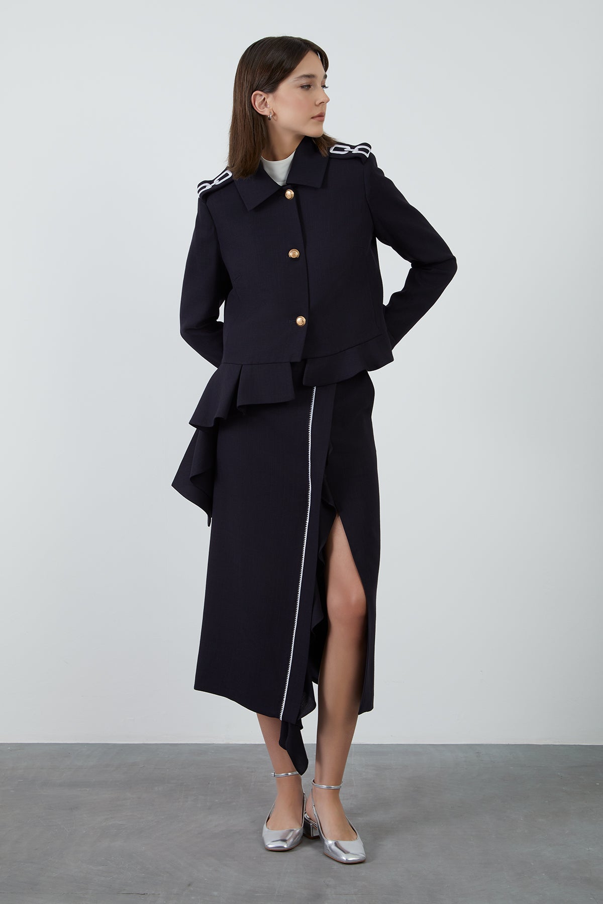 Apoletleri Nakış Detaylı Ceket