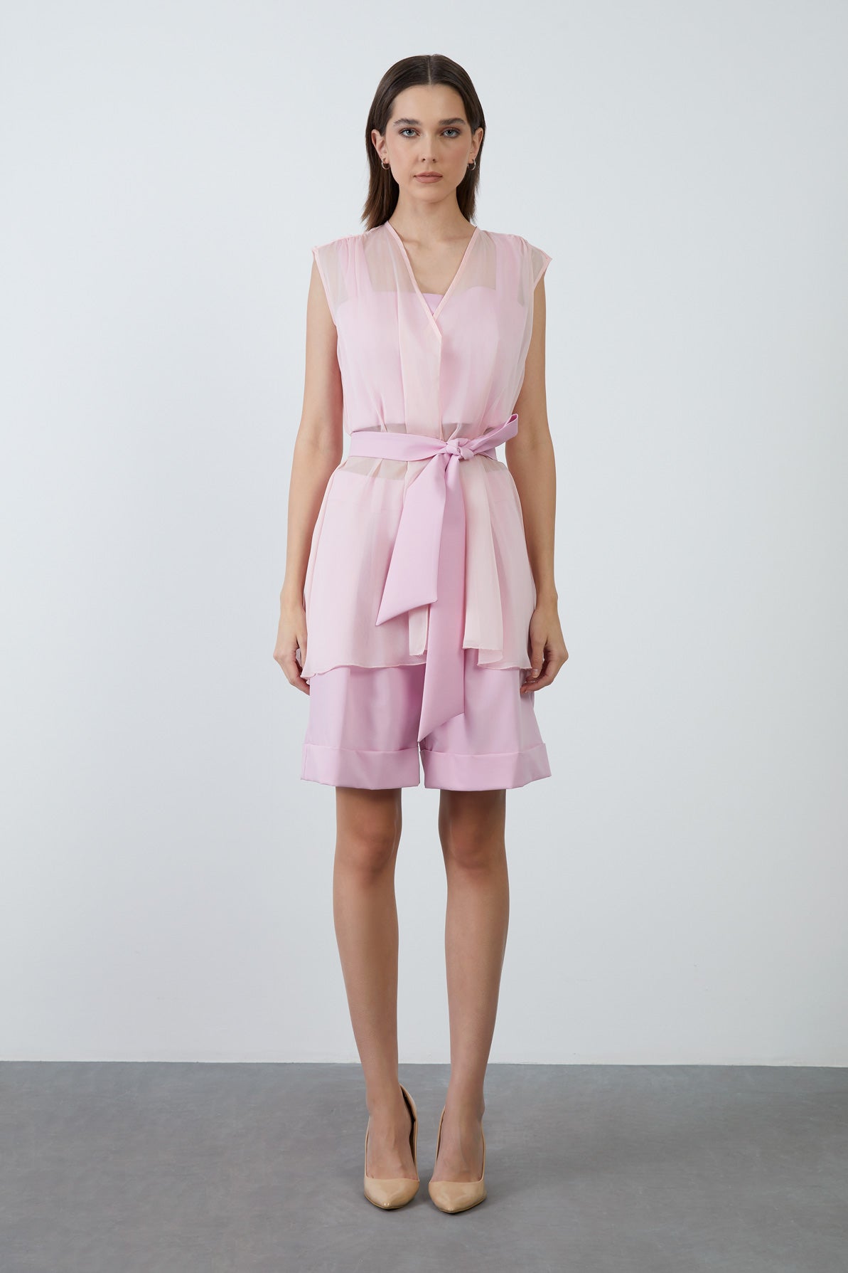 Crop Top ve Duble Paçalı Rahat Kesim Şortlu Şifon Yelekli 3'Lü Pembe Keten Takım