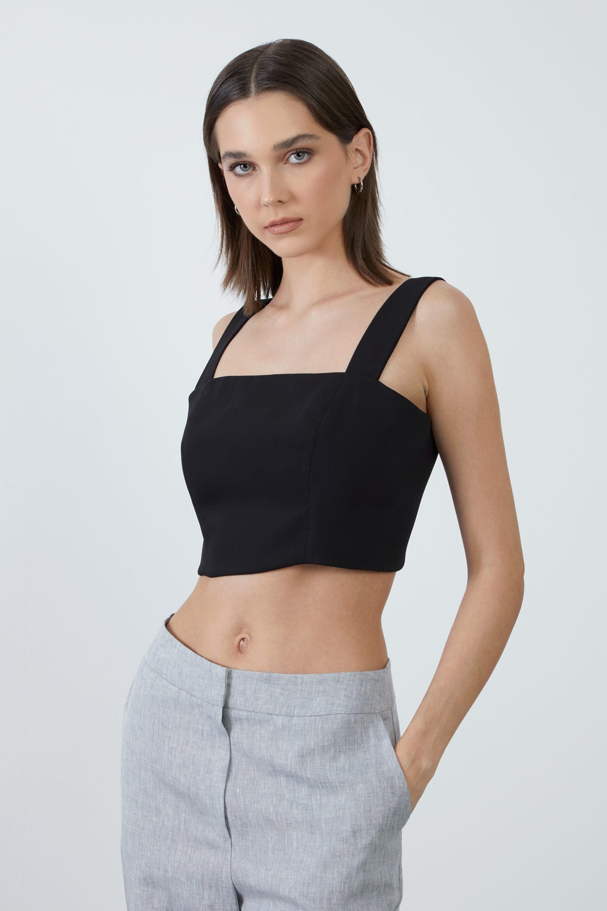 Kalın Askılı Siyah Crop Top