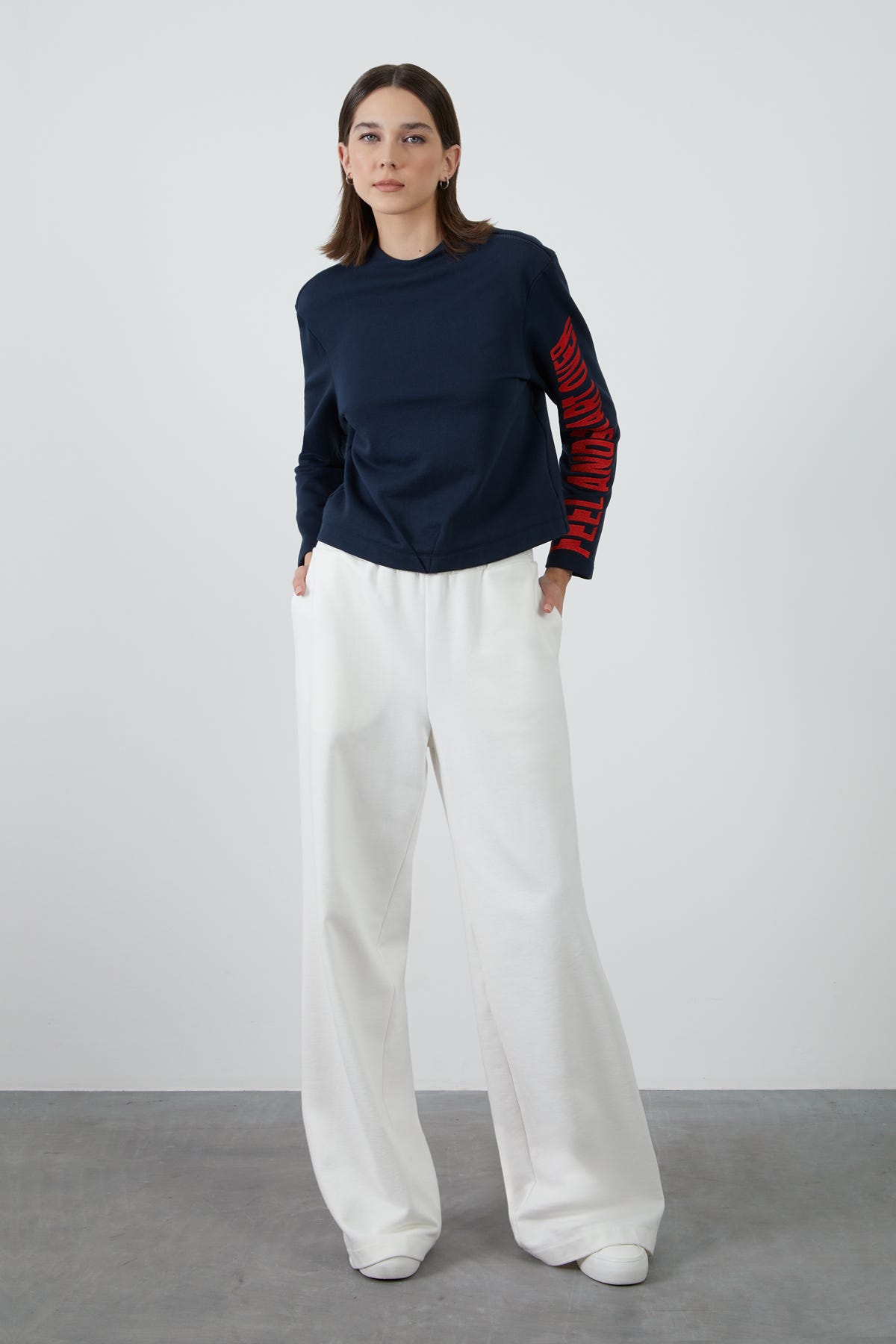 Nakış Detaylı Uzun Kollu T-Shirt