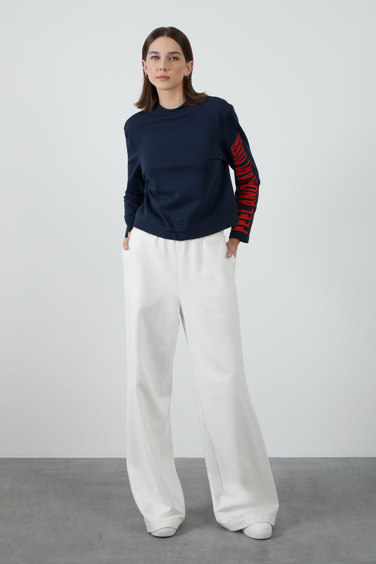 Nakış Detaylı Uzun Kollu T-Shirt