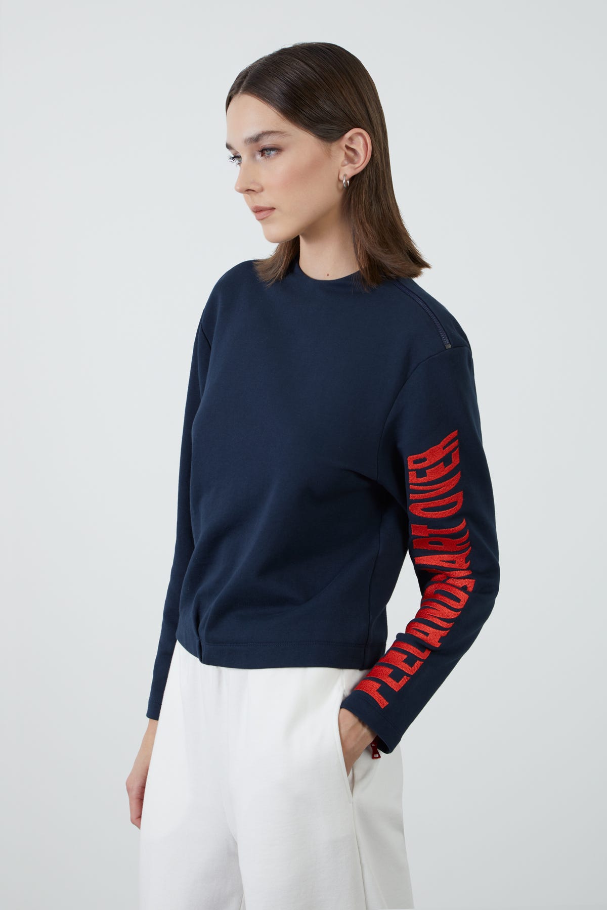 Nakış Detaylı Uzun Kollu T-Shirt