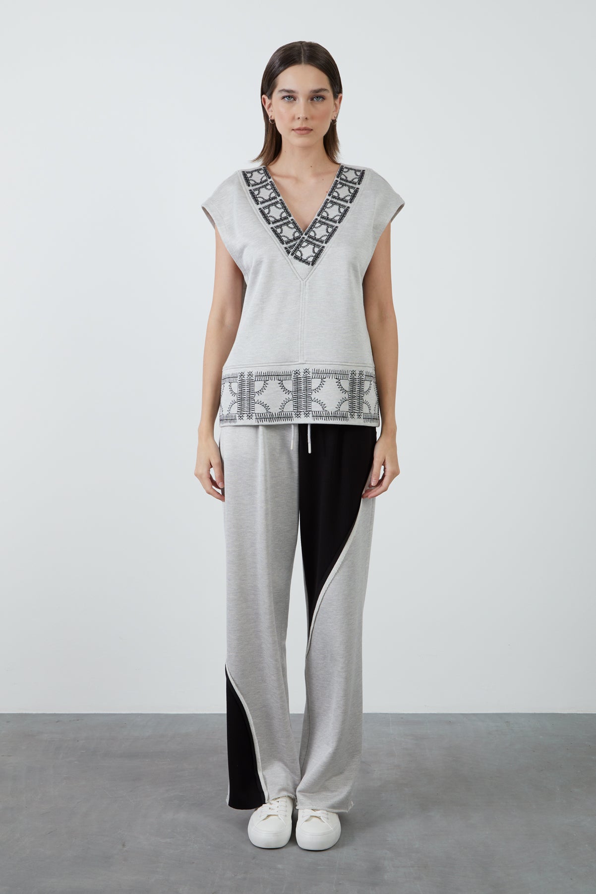 Nakış Detaylı Süveter