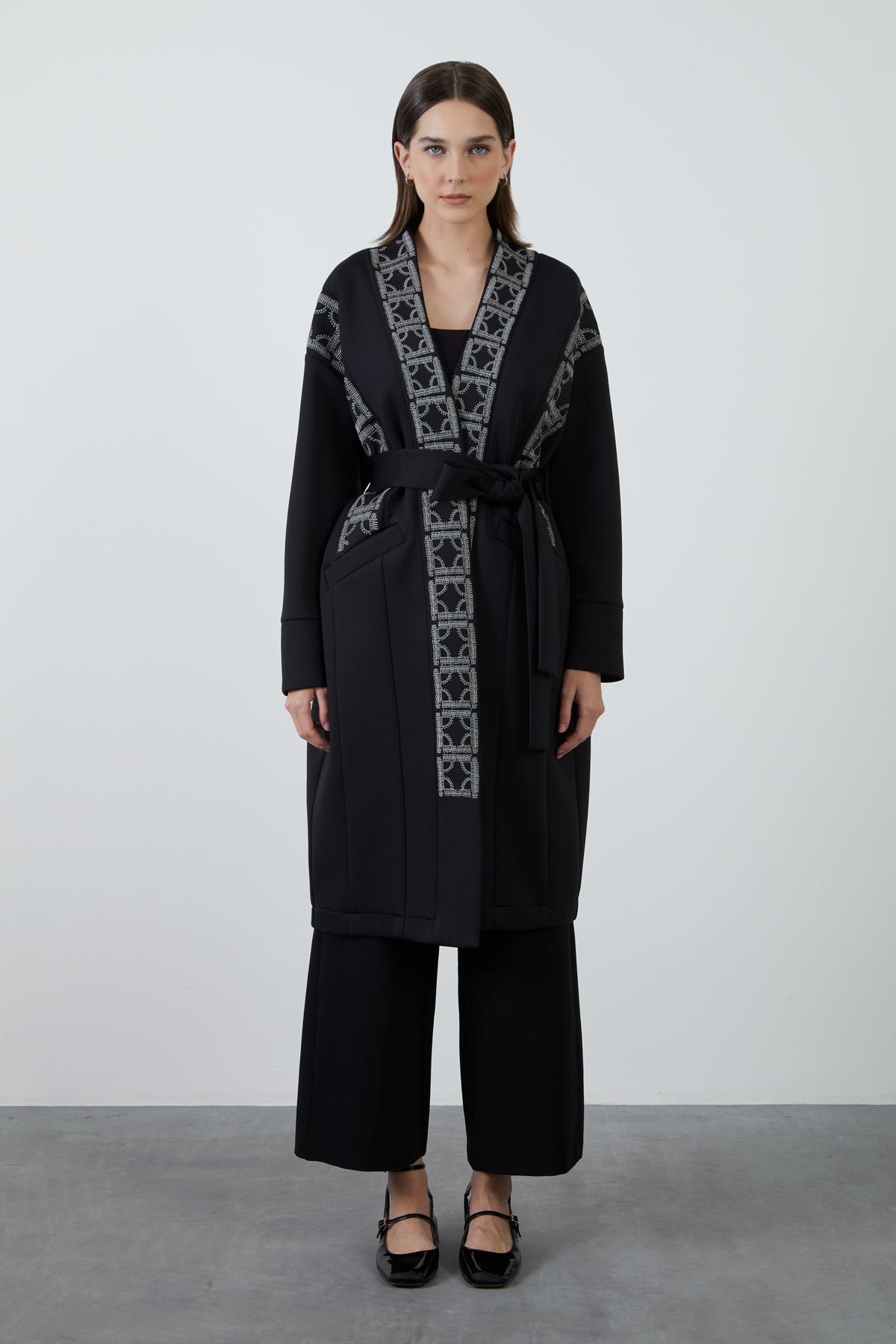 Nakış Detaylı Uzun Ceket