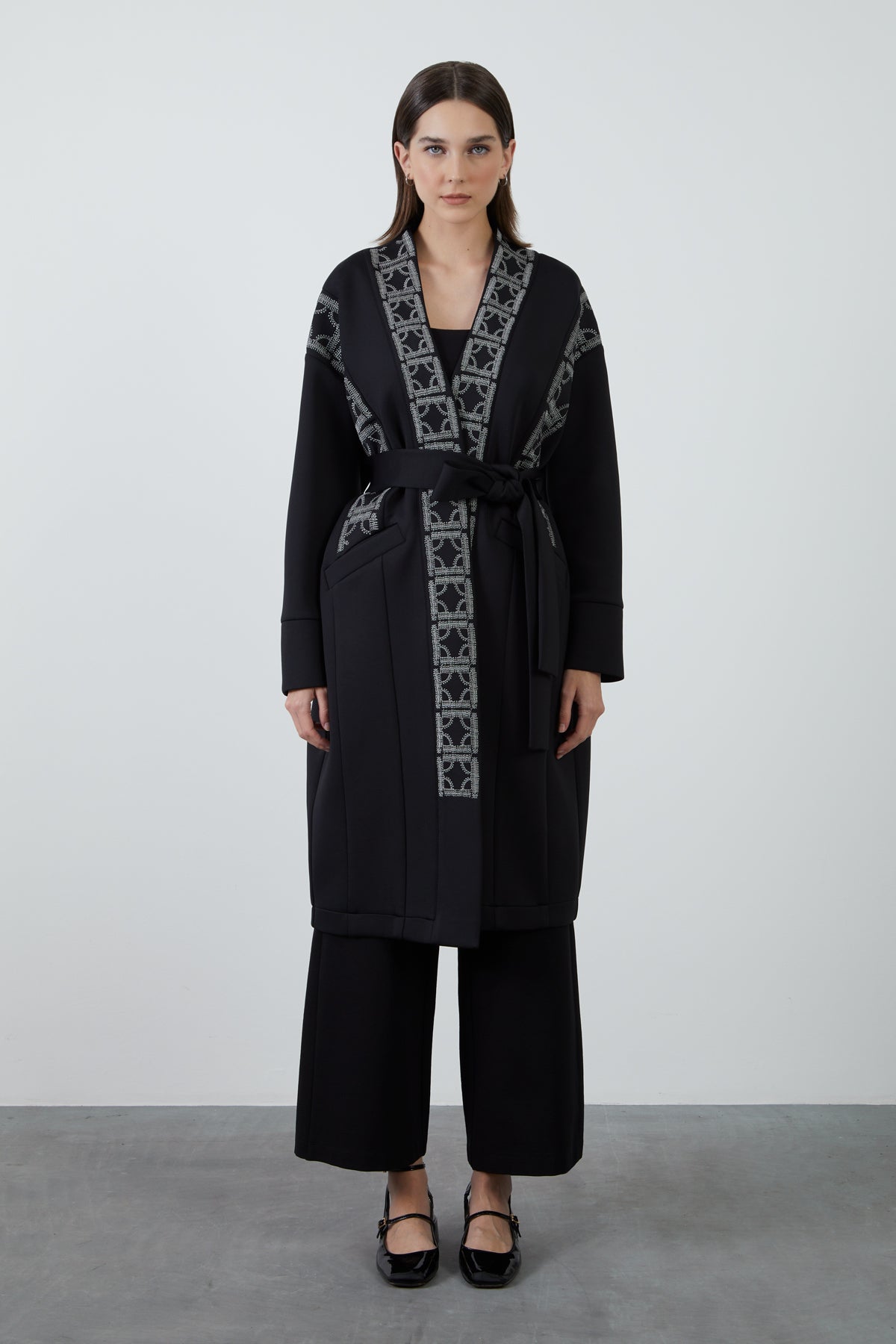 Nakış Detaylı Uzun Ceket