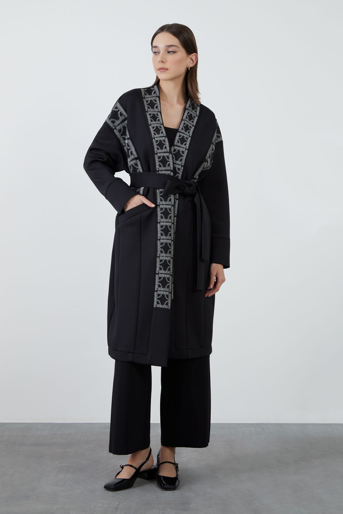 Nakış Detaylı Uzun Ceket