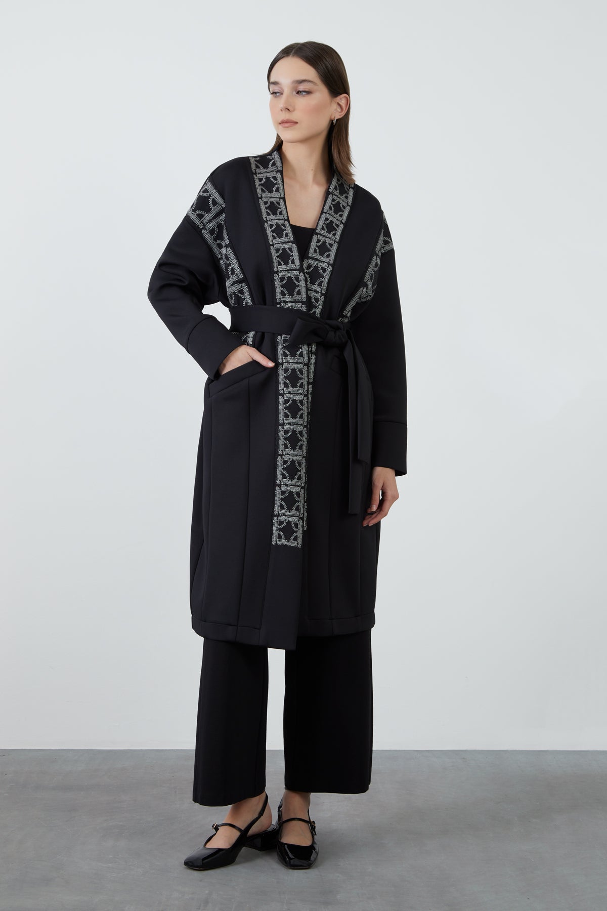 Nakış Detaylı Uzun Ceket