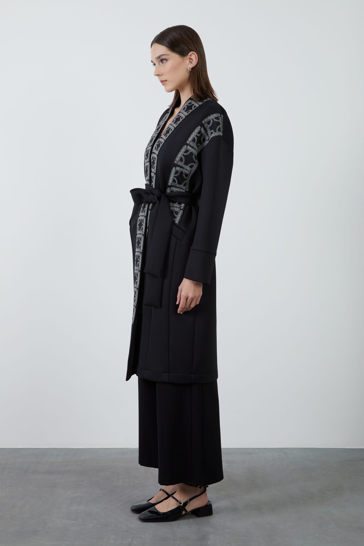 Nakış Detaylı Uzun Ceket