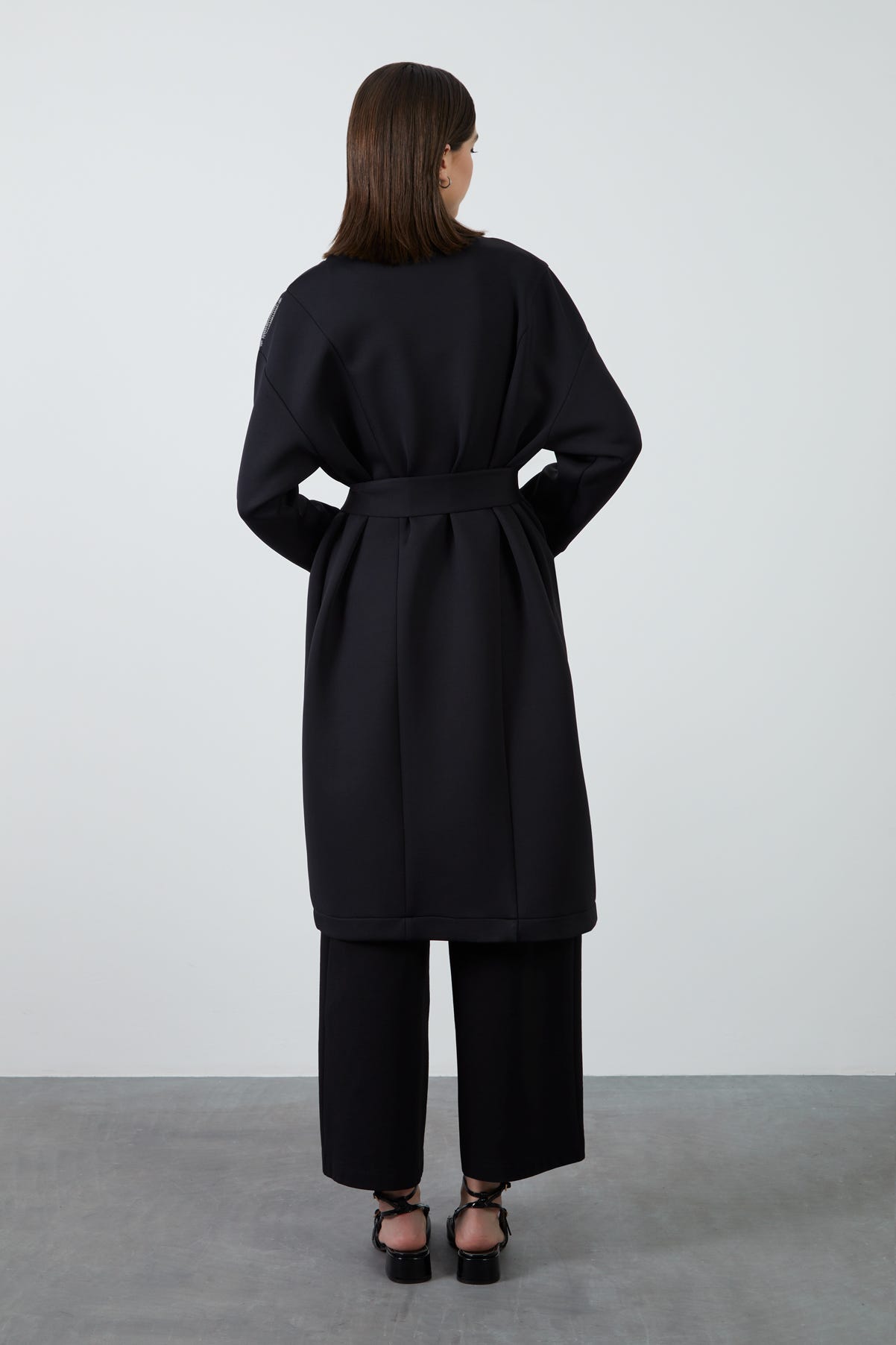 Nakış Detaylı Uzun Ceket