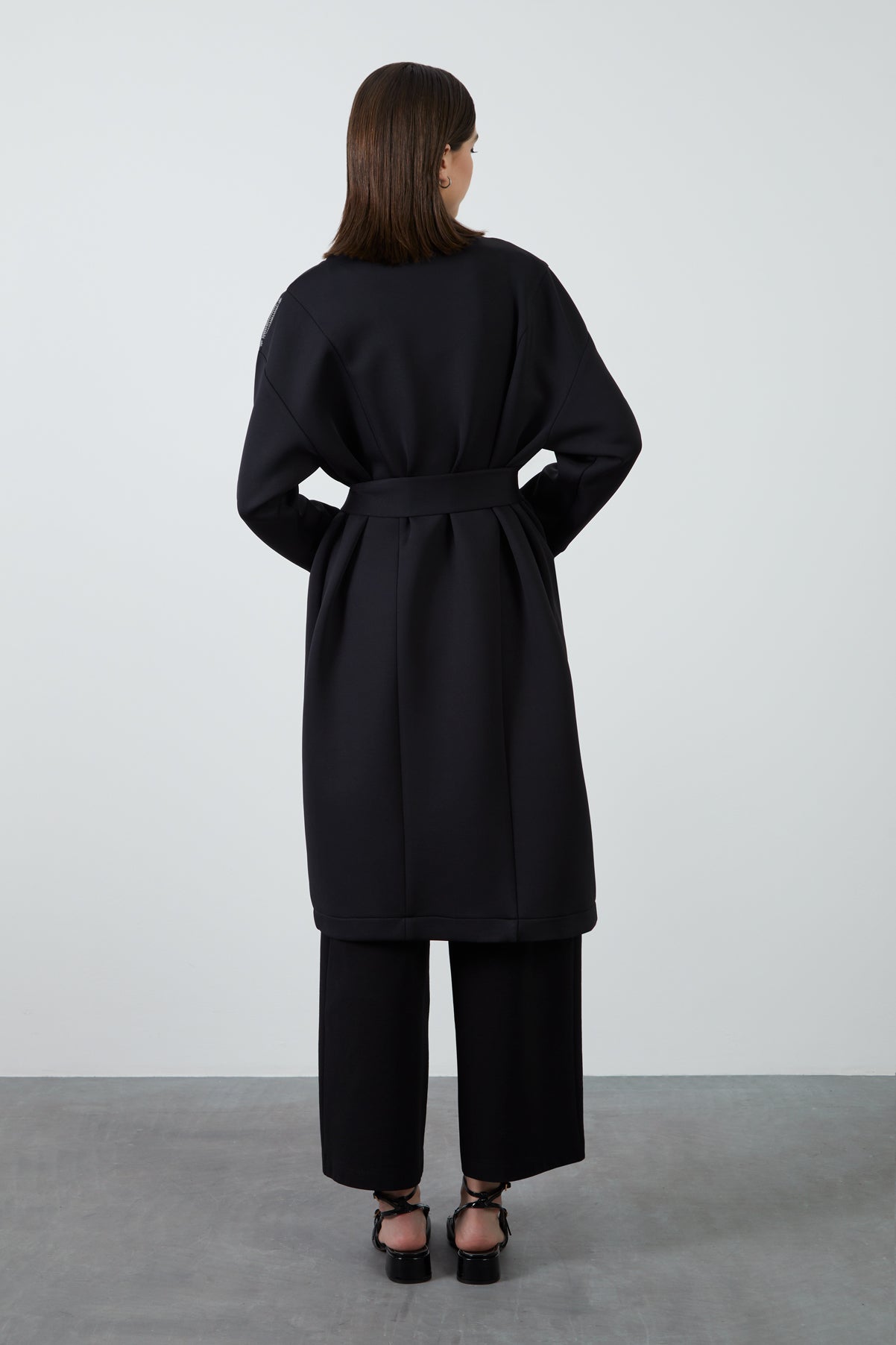 Nakış Detaylı Uzun Ceket