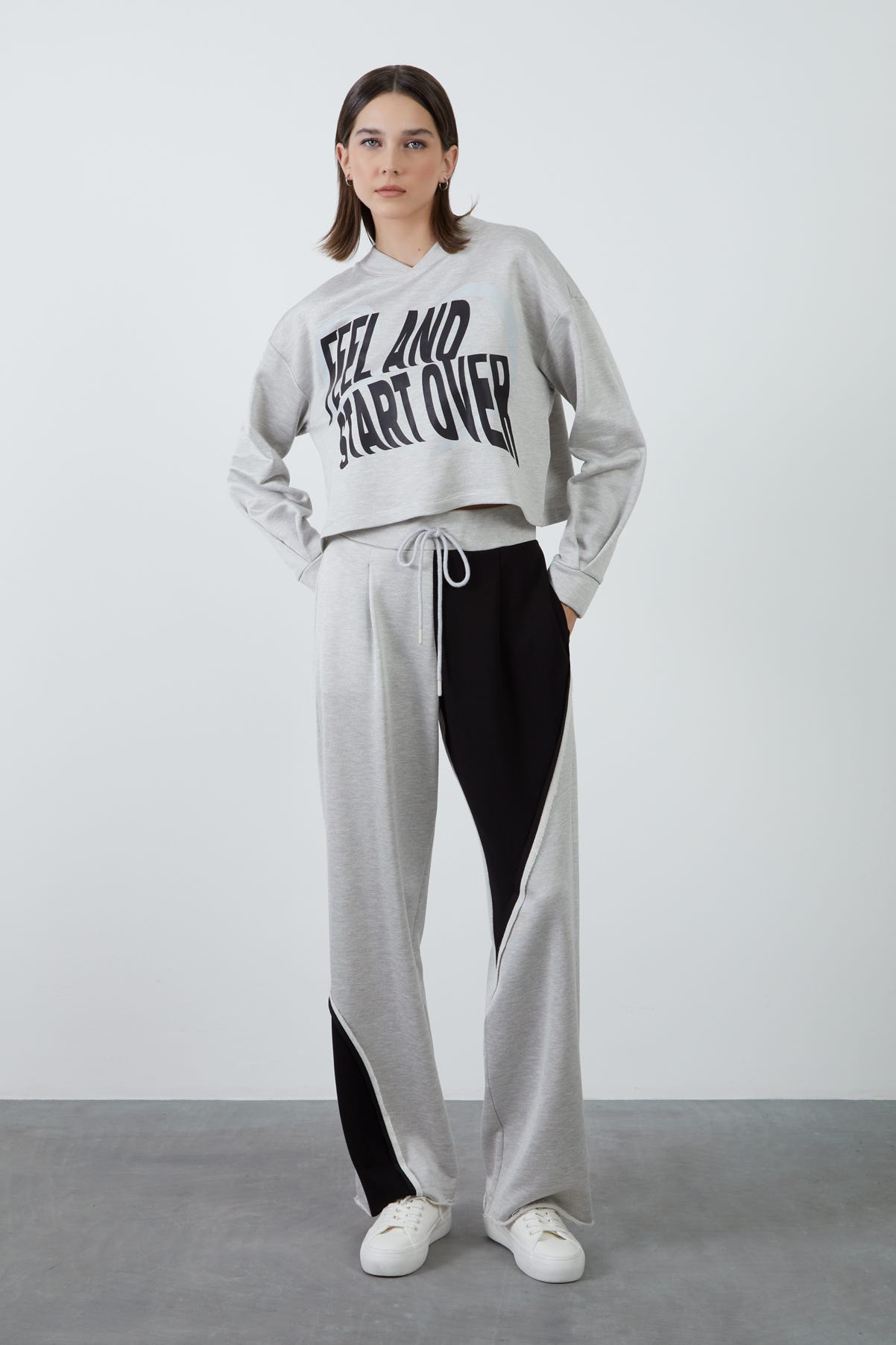 Baskılı Dik Yaka Sweatshirt