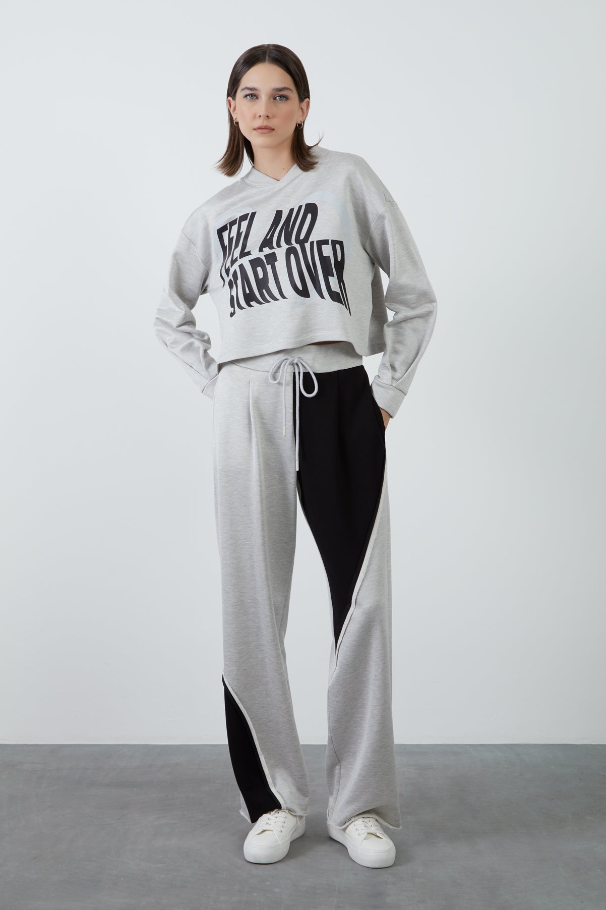 Baskılı Dik Yaka Sweatshirt