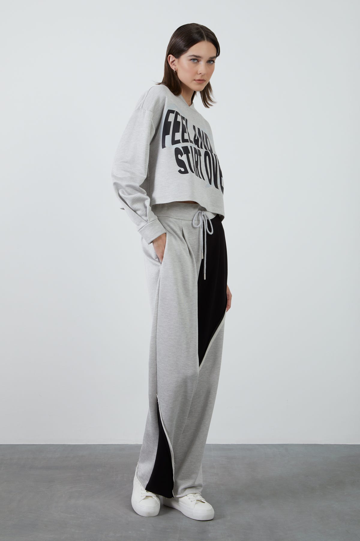 Baskılı Dik Yaka Sweatshirt