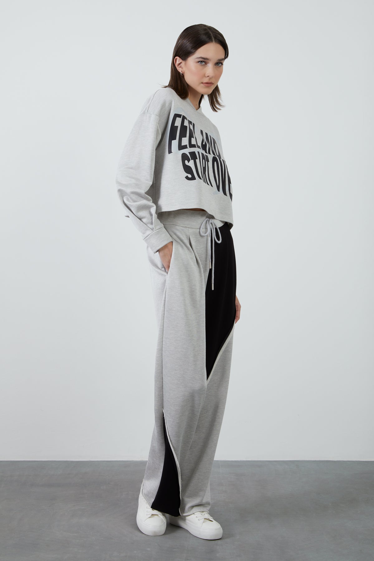 Baskılı Dik Yaka Sweatshirt