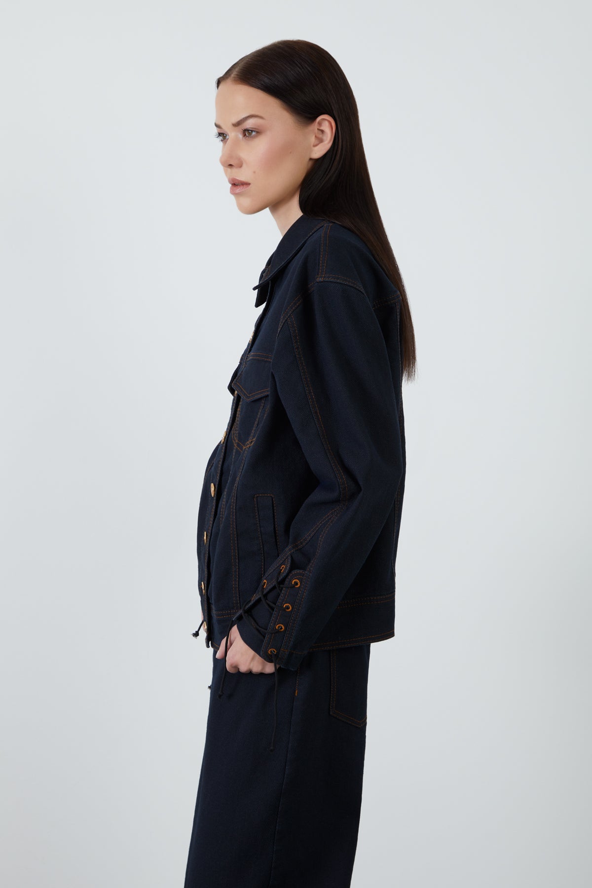 Kuşgözü Detaylı Jean Ceket