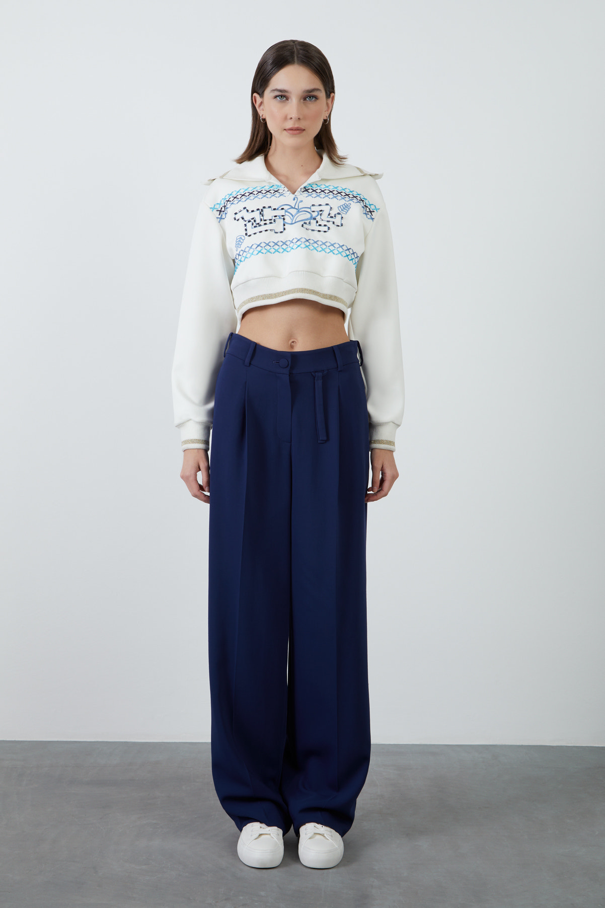 Nakış Detaylı İşlemeli Sweatshirt