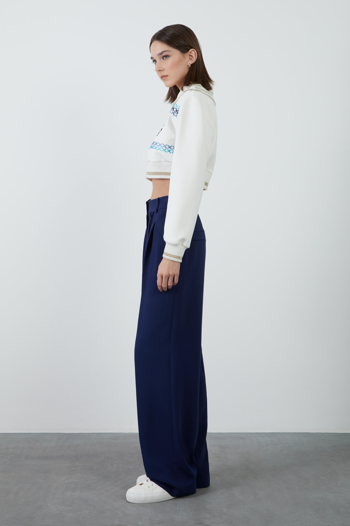 Nakış Detaylı İşlemeli Sweatshirt