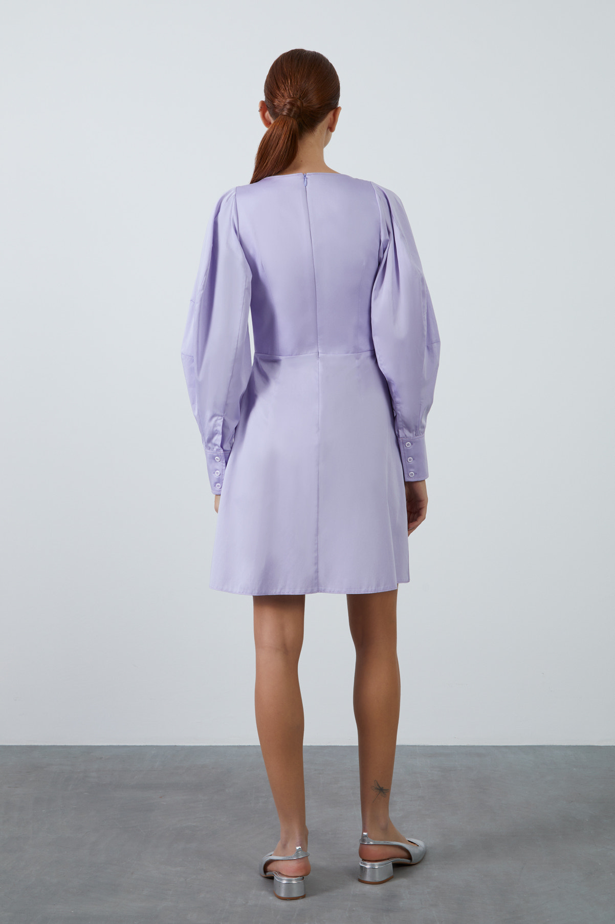 Kalp Yaka Karpuz Kol Detaylı Papatya Baskılı Broşlu Mini Elbise