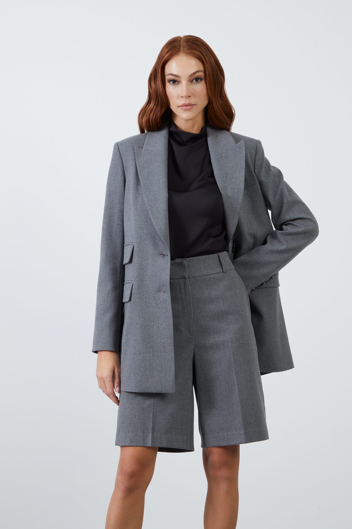 Şortlu Ve Bleazer Ceketli Takım