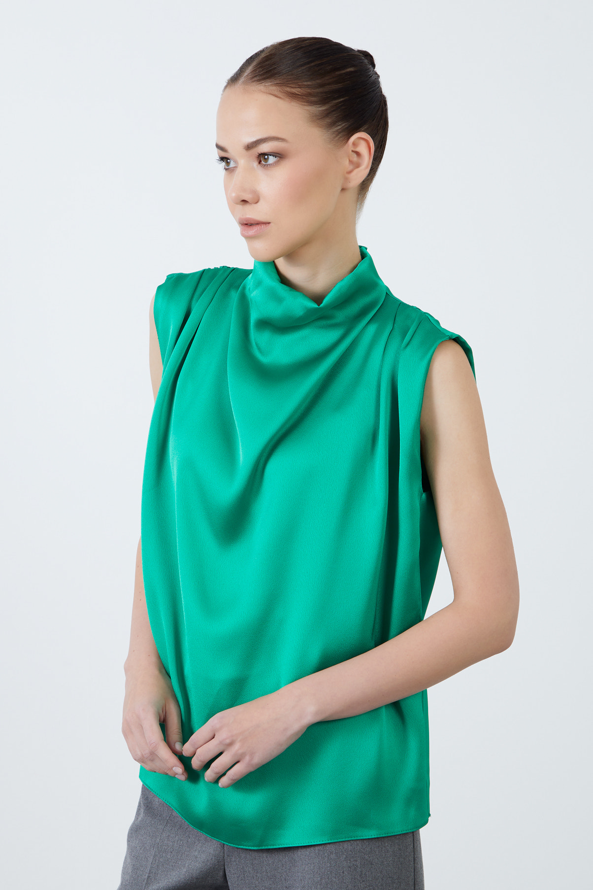 Degaje Yaka Sıfır Kol Bluz