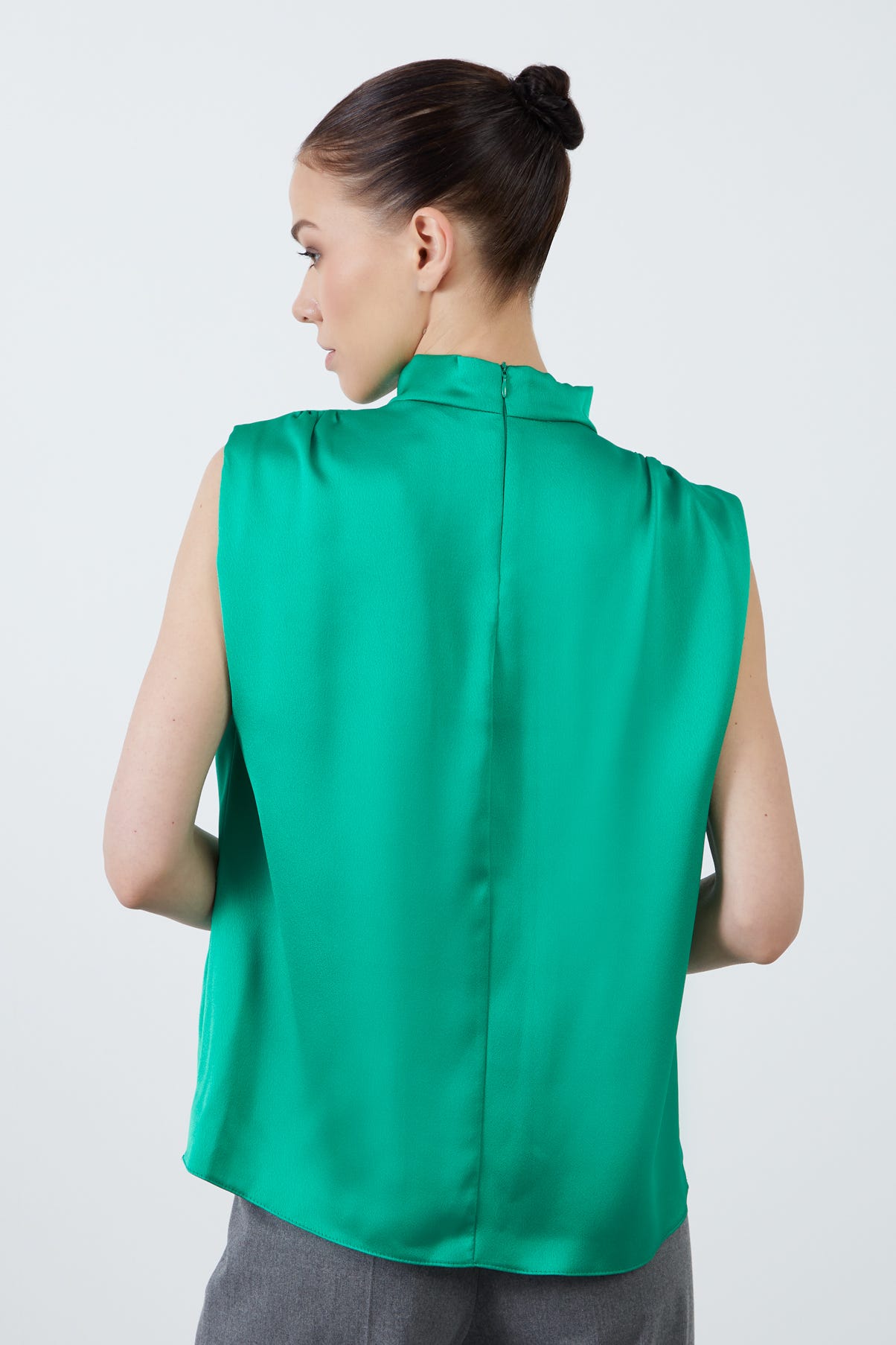 Degaje Yaka Sıfır Kol Bluz