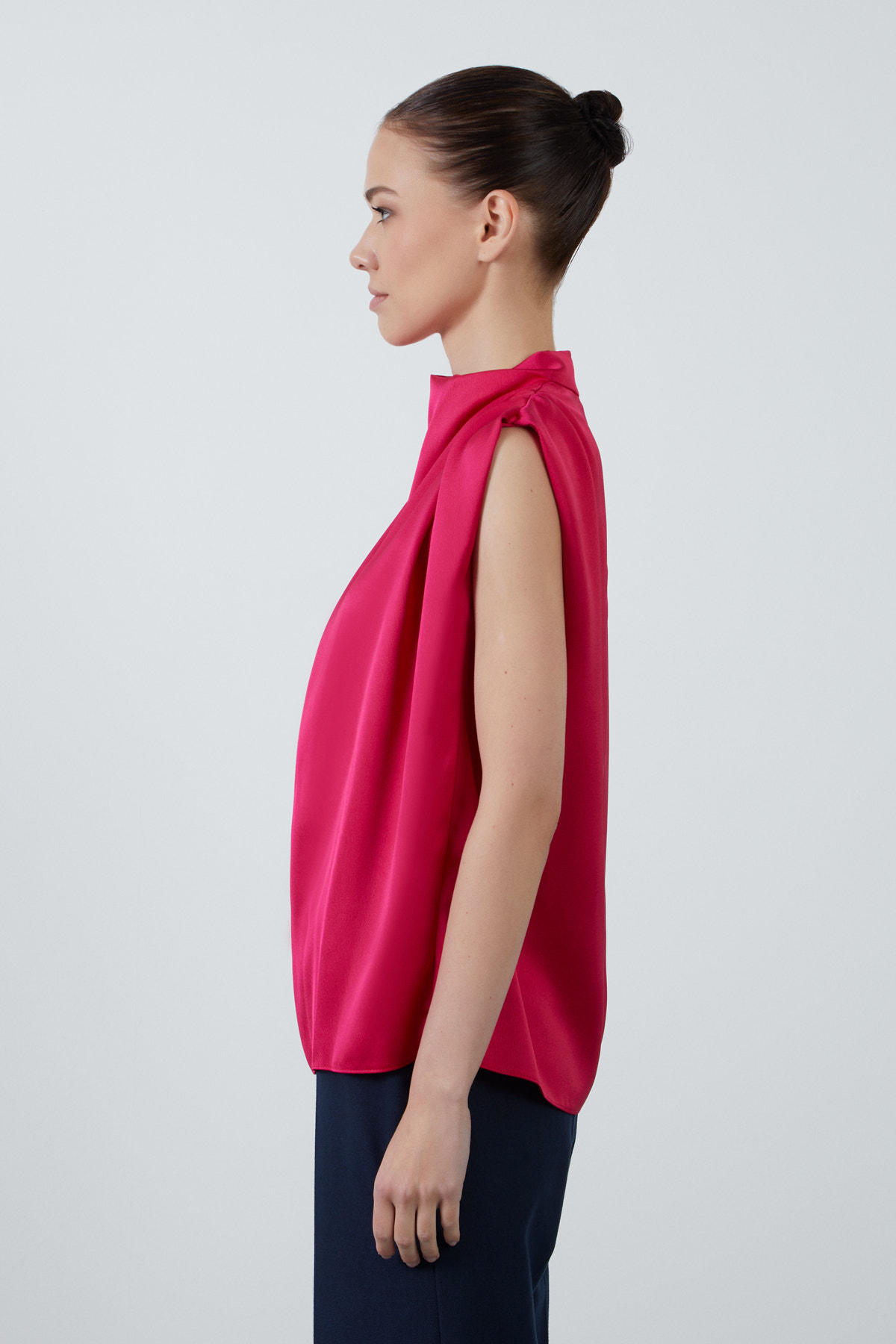 Degaje Yaka Sıfır Kol Bluz