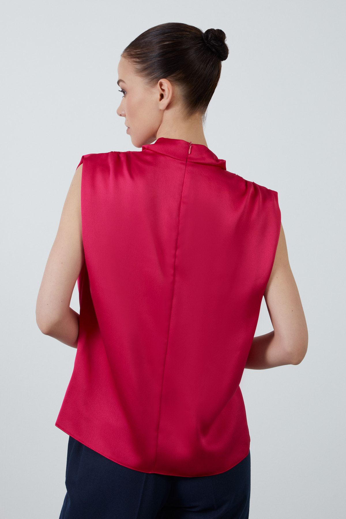 Degaje Yaka Sıfır Kol Bluz