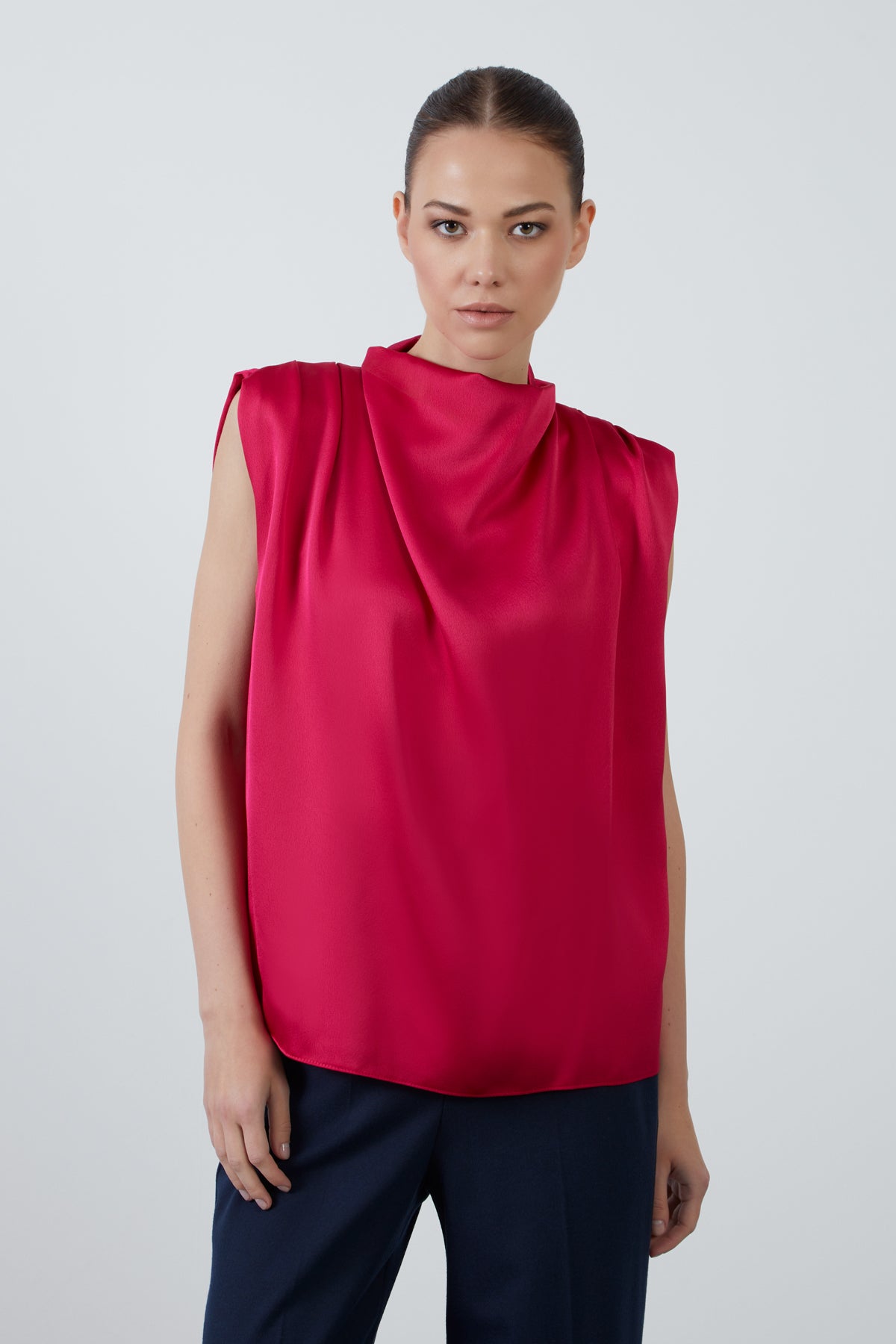 Degaje Yaka Sıfır Kol Bluz