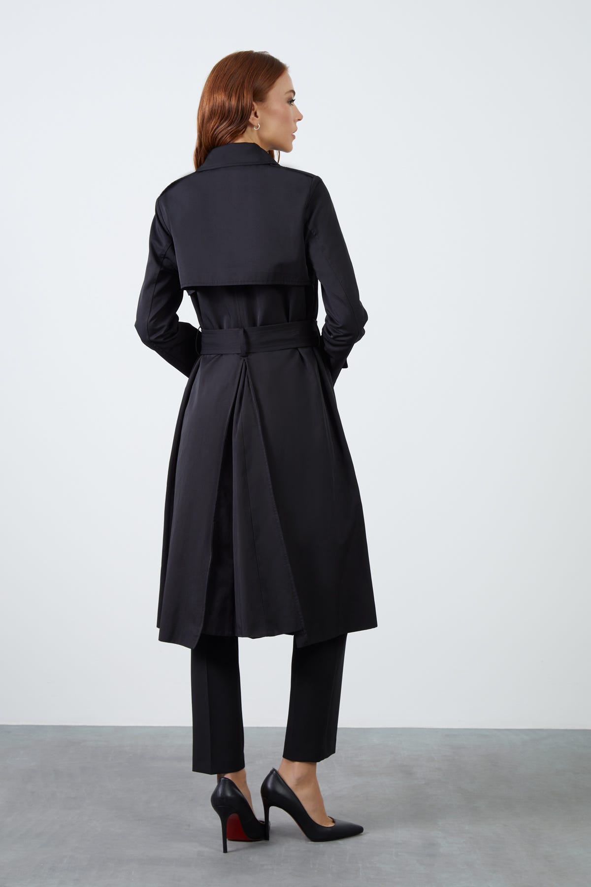 Arkası Yırtmaçlı Kemerli Pamuk Trençkot