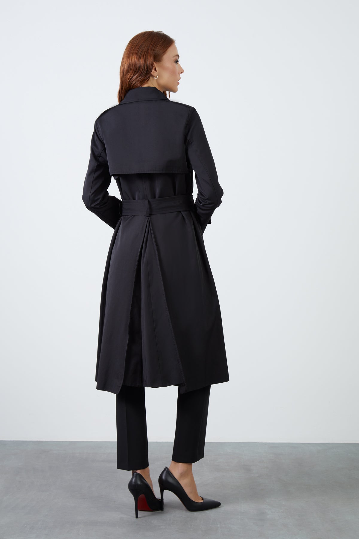 Arkası Yırtmaçlı Kemerli Pamuk Trençkot