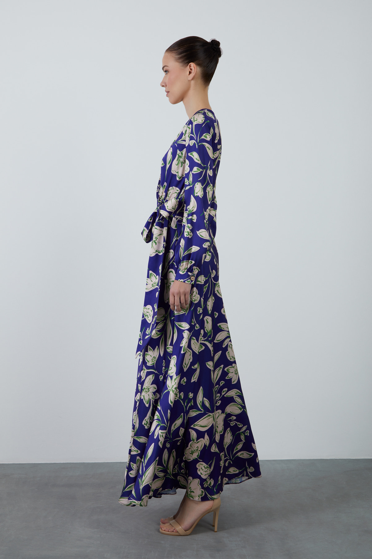 Beli Kuşak Bağlamalı Kontrast Desenli Lacivert Uzun Elbise