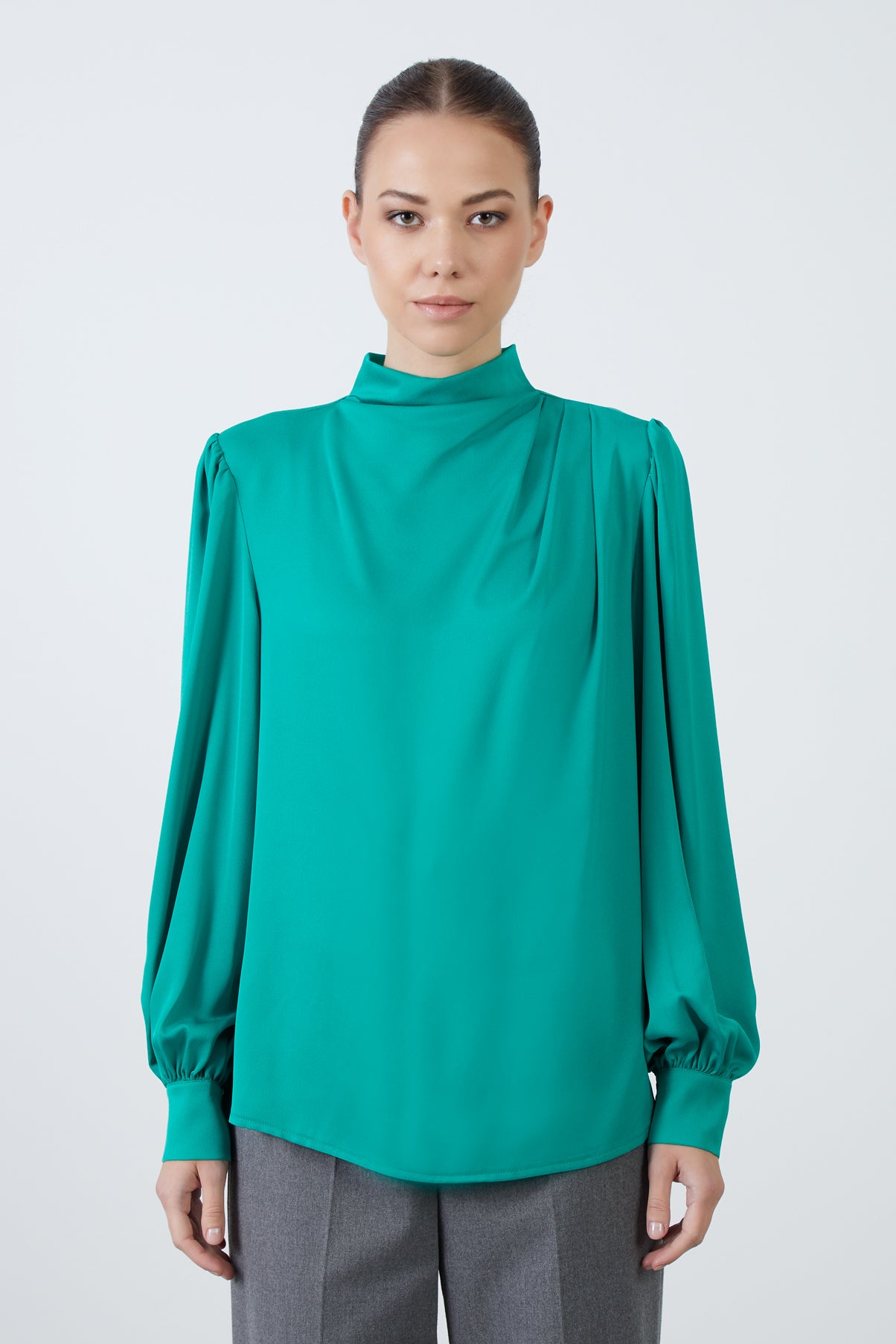 Yandan Yırtmaçlı Boğazlı Dökümlü Saten Bluz