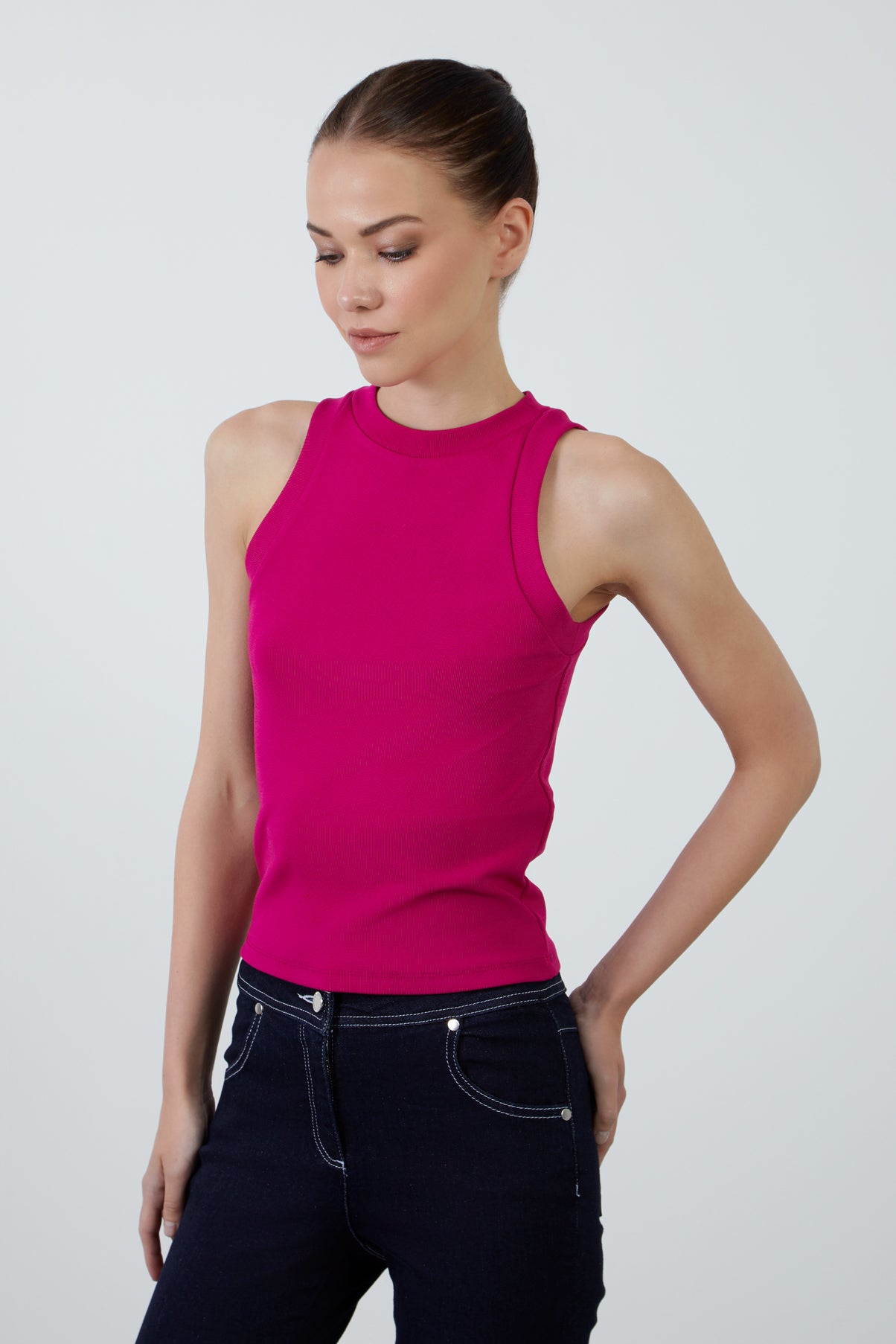 Bisiklet Yaka Sıfır Kollu Basıc Bluz