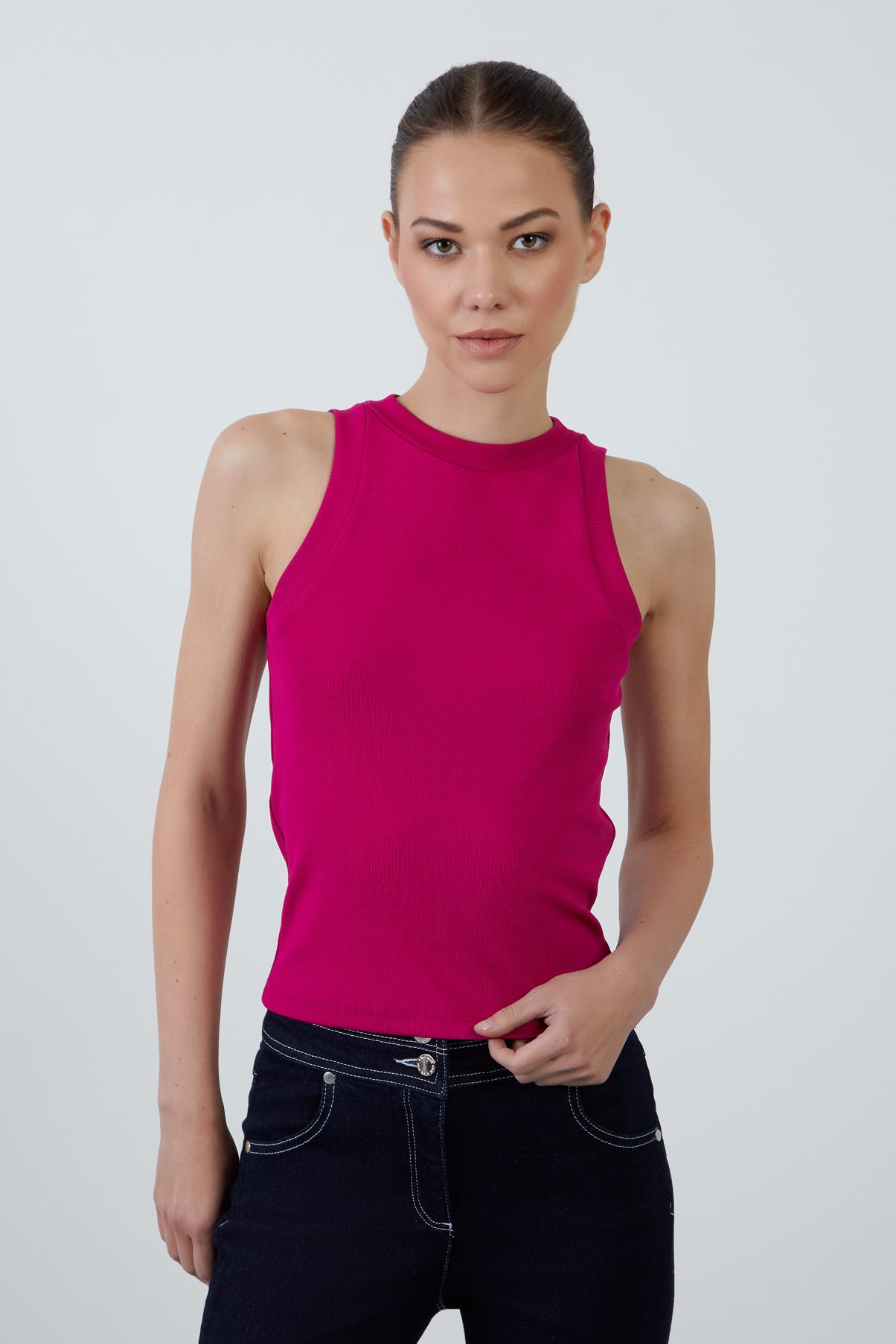 Bisiklet Yaka Sıfır Kollu Basıc Bluz