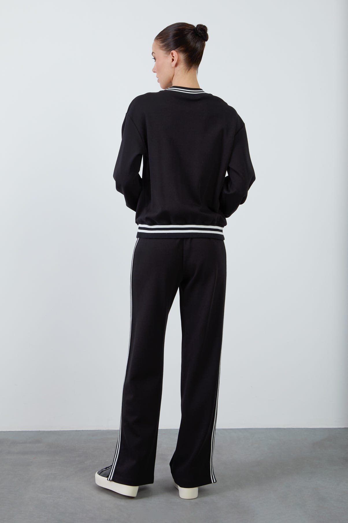 Pantolon Yırtmaçlı Rahat Kesim Eşofman Takımı