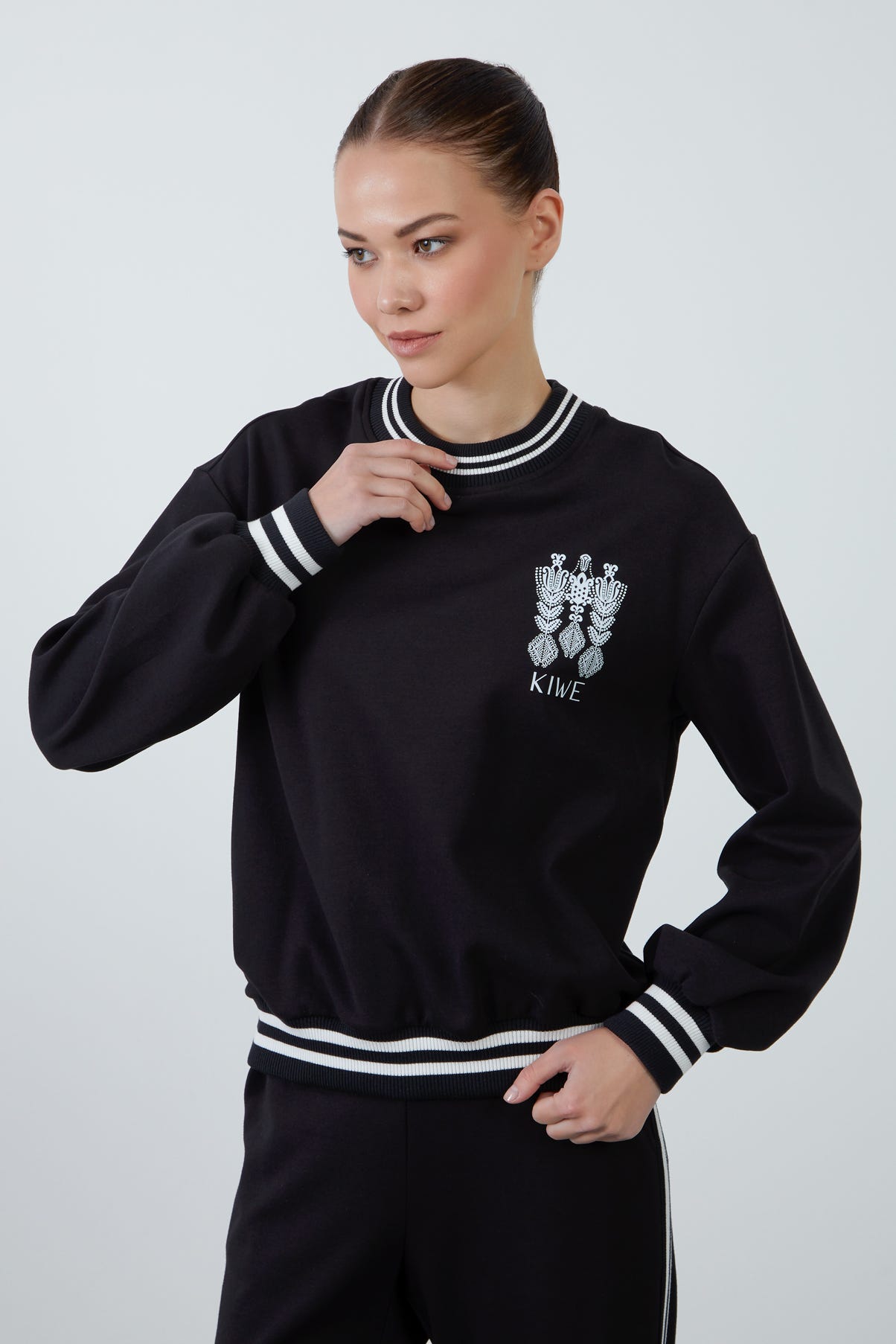 Pantolon Yırtmaçlı Rahat Kesim Eşofman Takımı