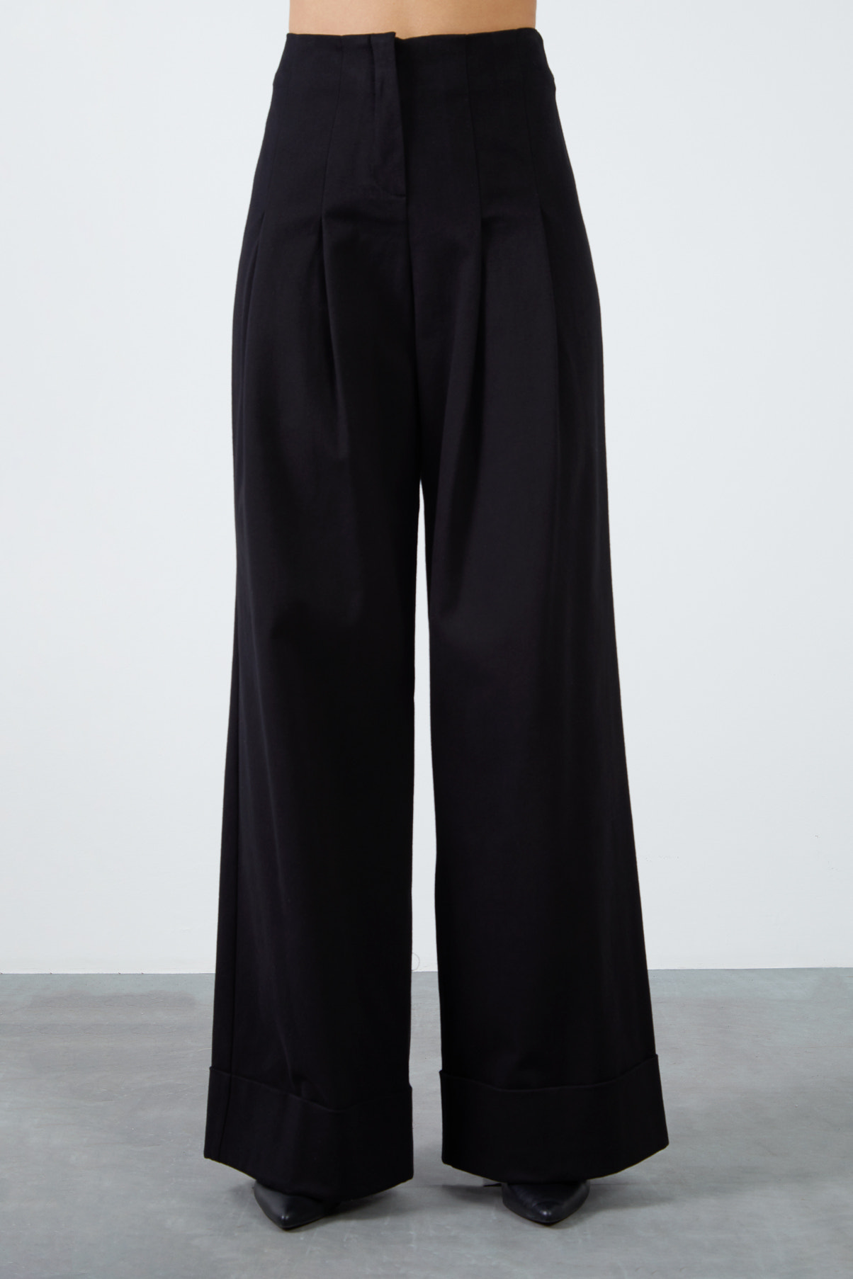 Bel Detaylı Pileli Duble Paçalı Geniş Pantolon