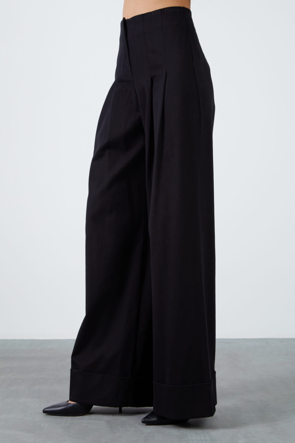 Bel Detaylı Pileli Duble Paçalı Geniş Pantolon