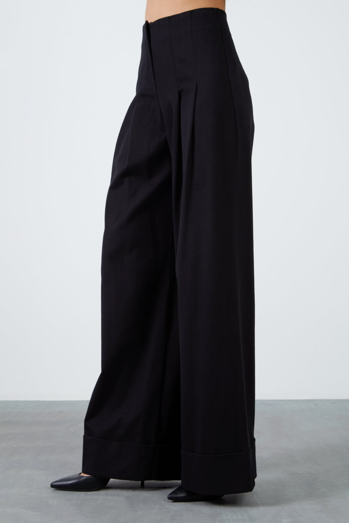 Bel Detaylı Pileli Duble Paçalı Geniş Pantolon