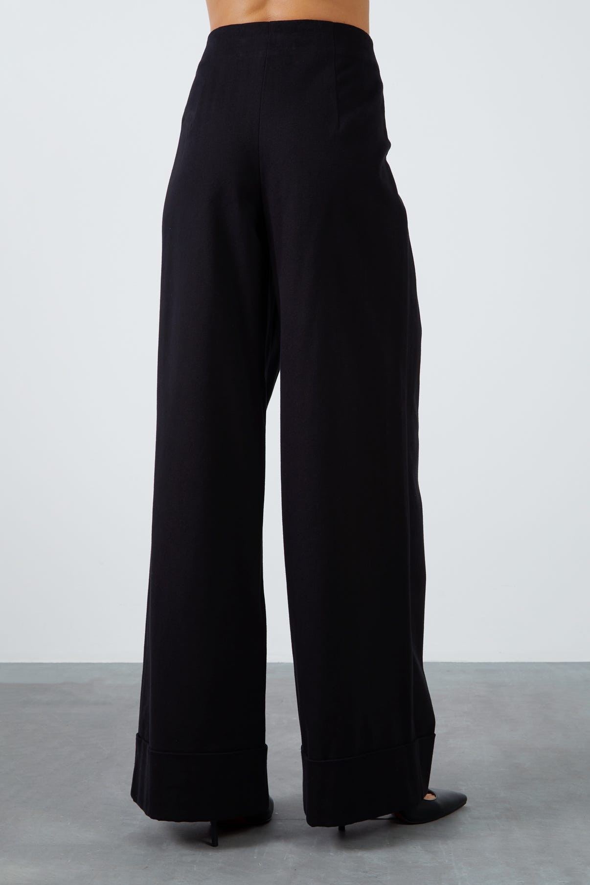 Bel Detaylı Pileli Duble Paçalı Geniş Pantolon