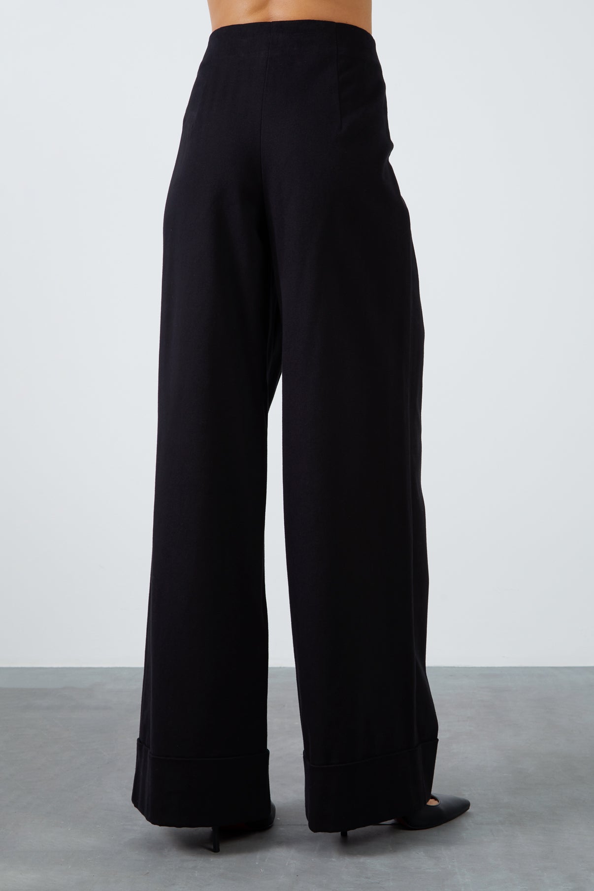 Bel Detaylı Pileli Duble Paçalı Geniş Pantolon