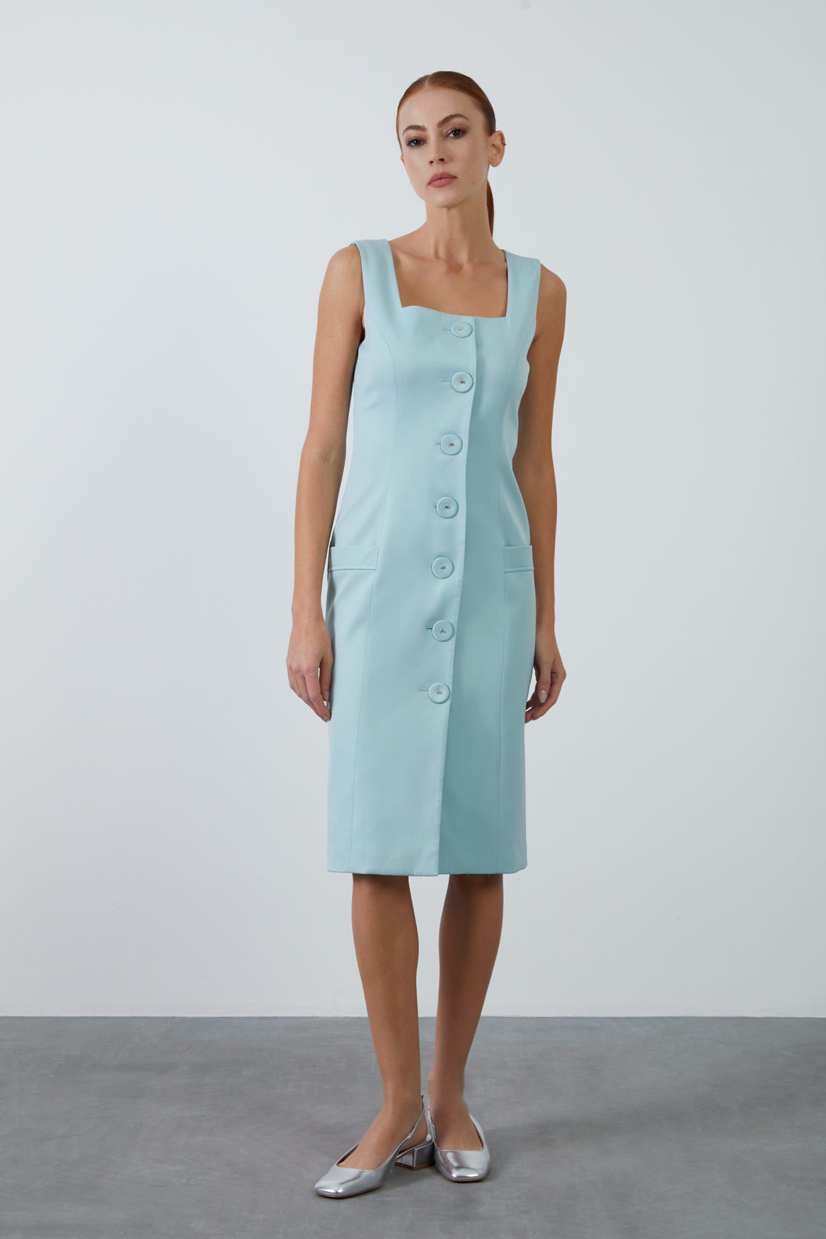 Rengi Kare Yakalı Detaylı Midi Boy Kalem Elbise