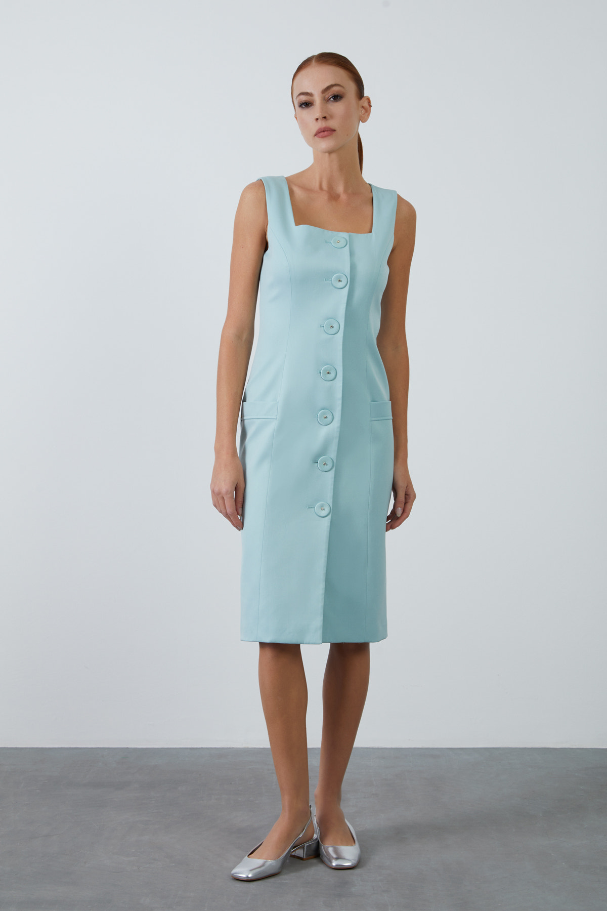 Rengi Kare Yakalı Detaylı Midi Boy Kalem Elbise