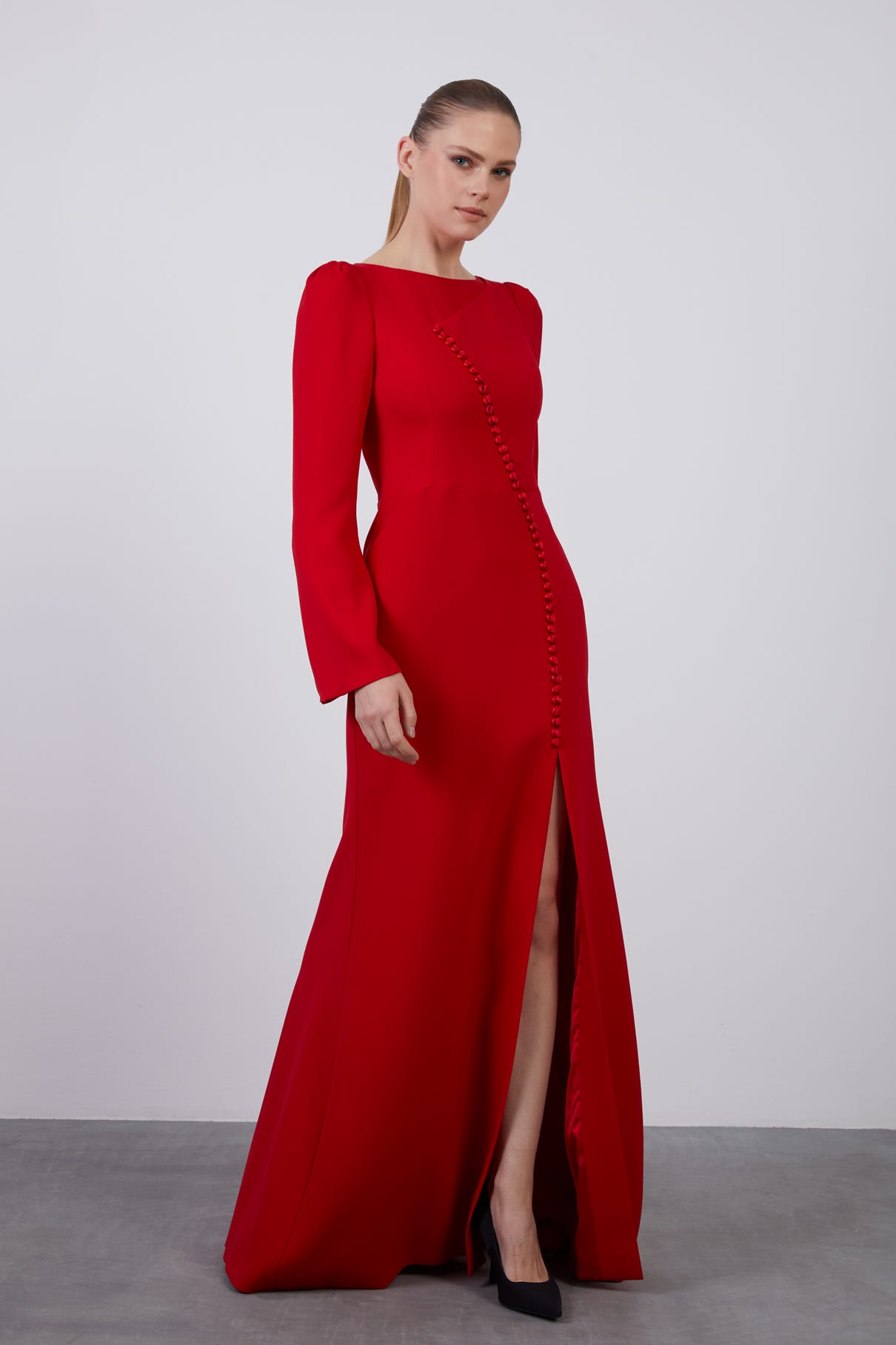 Düğme Detaylı Yırtmaçlı Balık Form Kırmızı Uzun Elbise