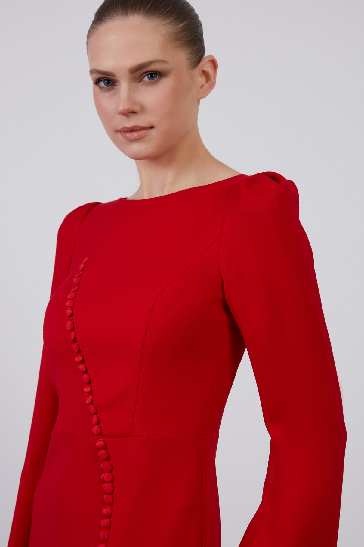 Düğme Detaylı Yırtmaçlı Balık Form Kırmızı Uzun Elbise