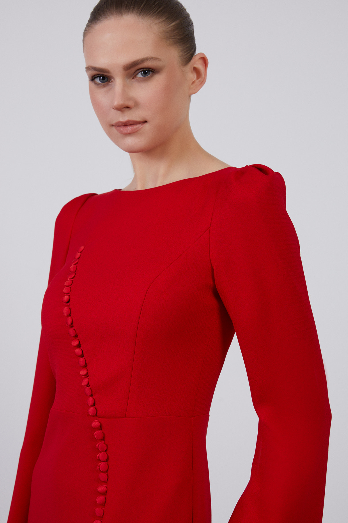 Düğme Detaylı Yırtmaçlı Balık Form Kırmızı Uzun Elbise